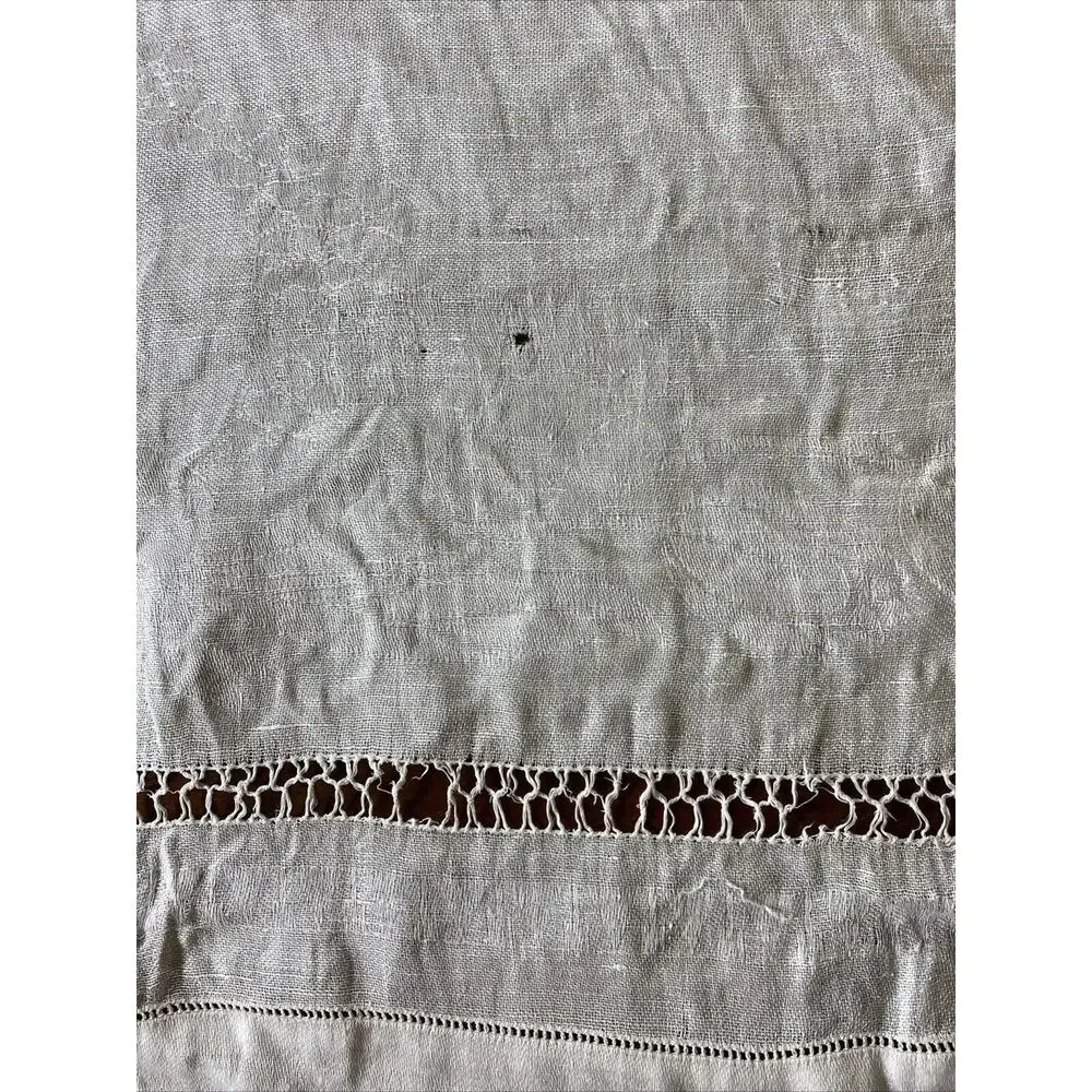 Lot 8 VTG Family Table Cloth Linens Doilies Runner Embroidery Lace Crochet‎ READ